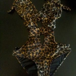 ONE PIECE SWIMSUIT | WETSEAL | ANIMAL PRINT | NWOT